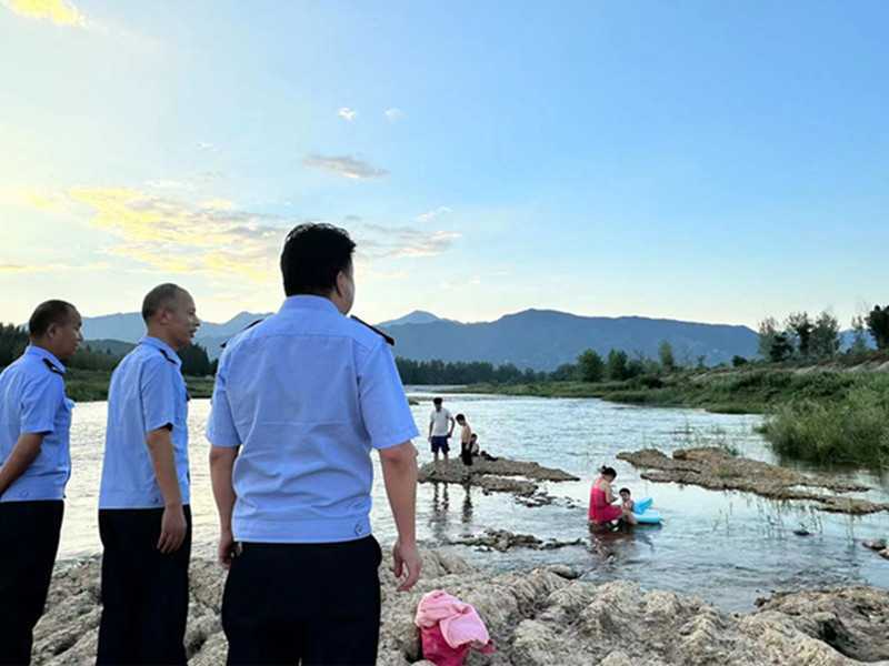 “警”防溺水筑防线  护佑平安度盛夏