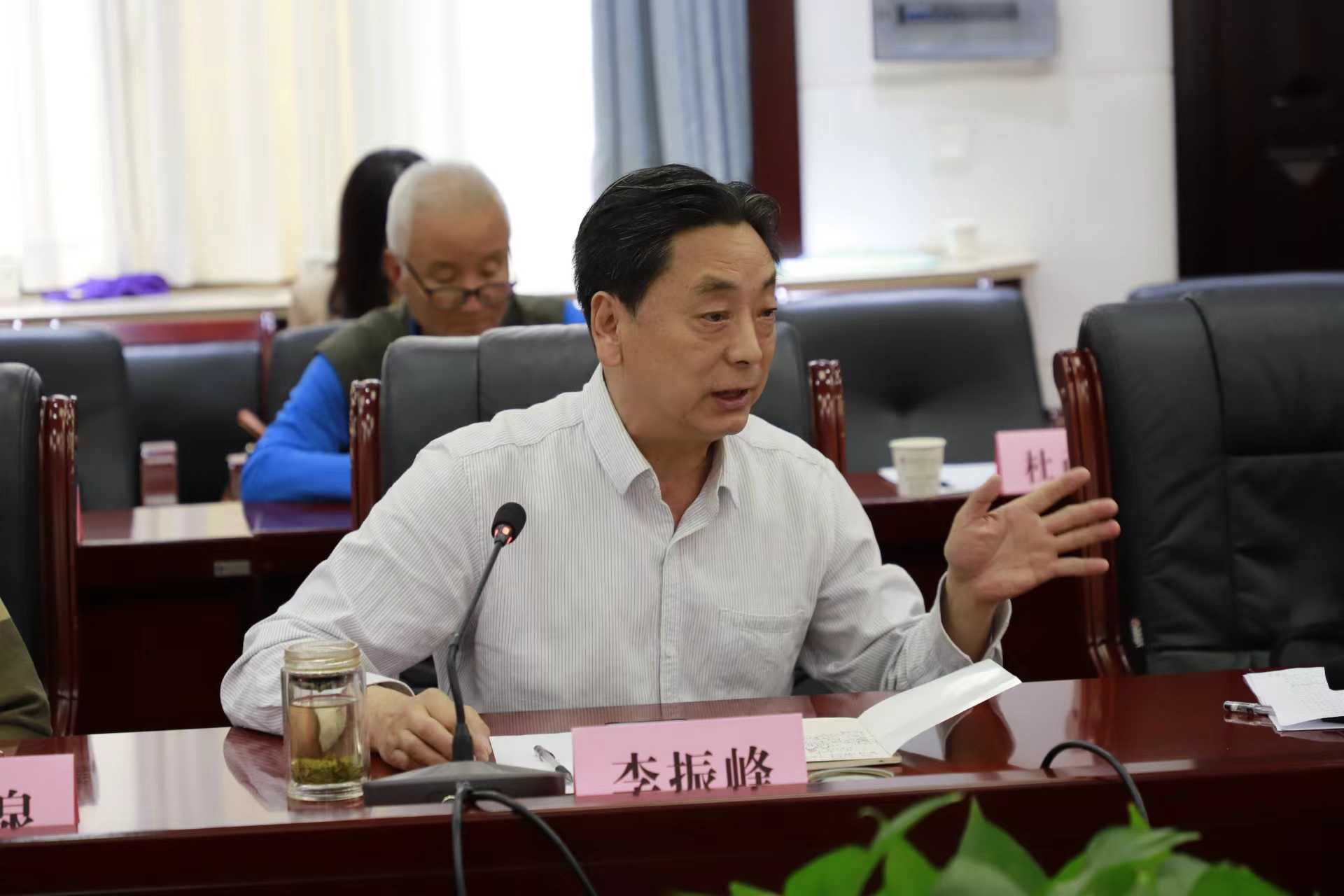 李振峰||书卷开合任天真——周燕新著《表情》阅读印象
