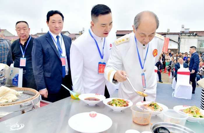 第二届汉中(城固)面皮大赛在上元观古镇火热启动