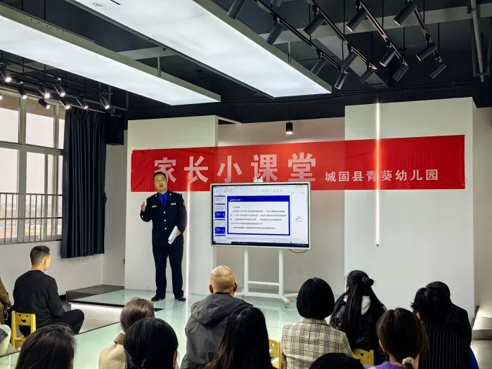 城管进校园,安全知识传万家