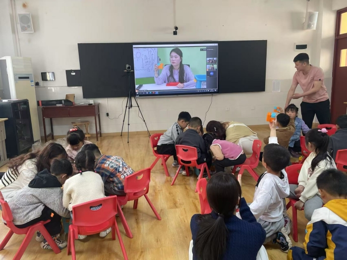 汉中市机器人编程协会爱心捐赠点燃山区孩子的科学梦想