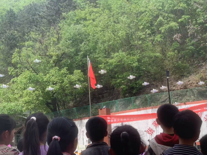 汉中市机器人编程协会爱心捐赠点燃山区孩子的科学梦想