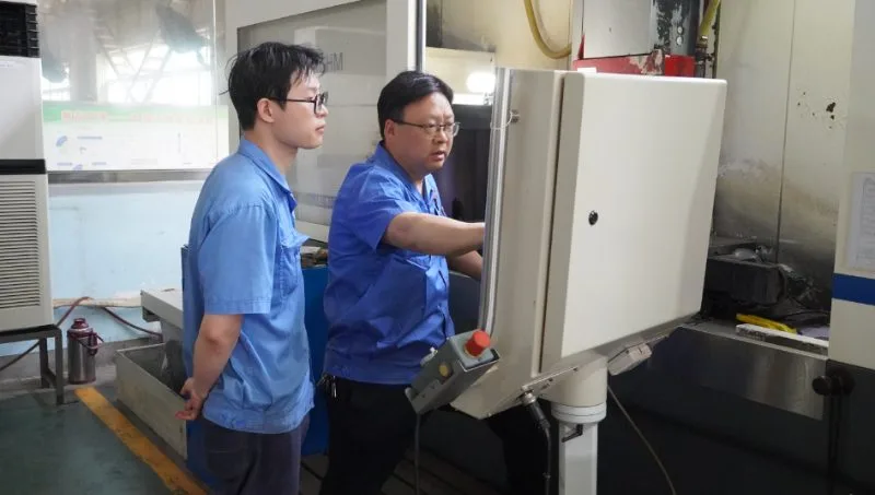 汉台:匠心闪耀在一线 劳模建功新时代