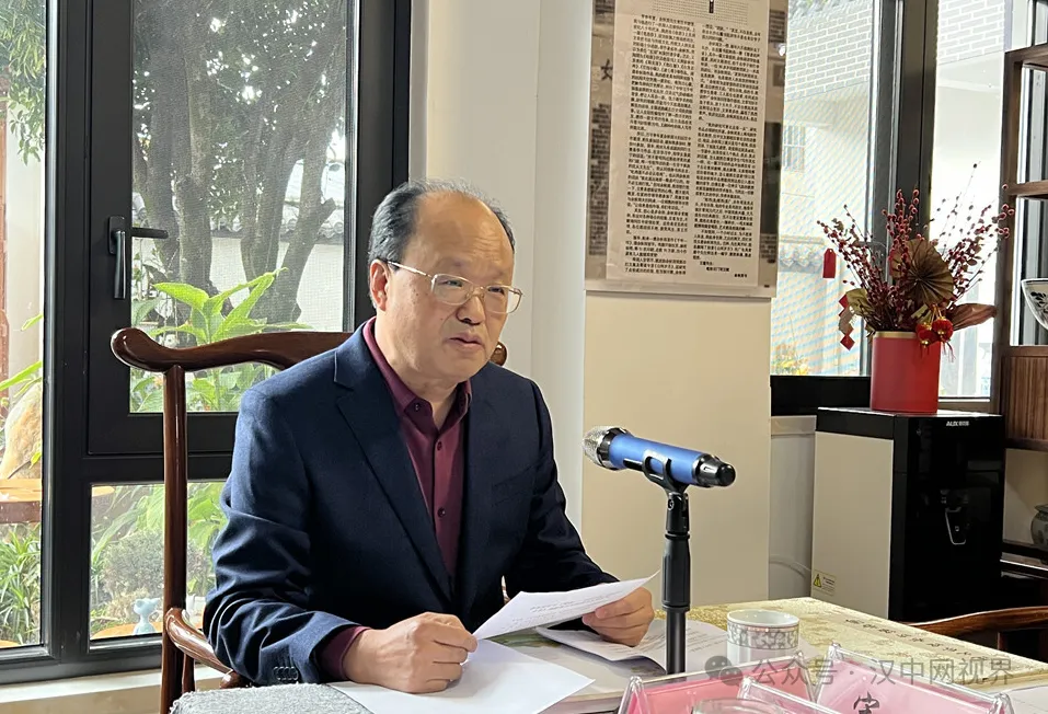 张纪平摄影新著发布座谈会召开