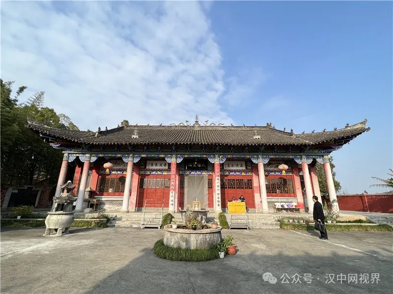 李振峰:仰望宝山