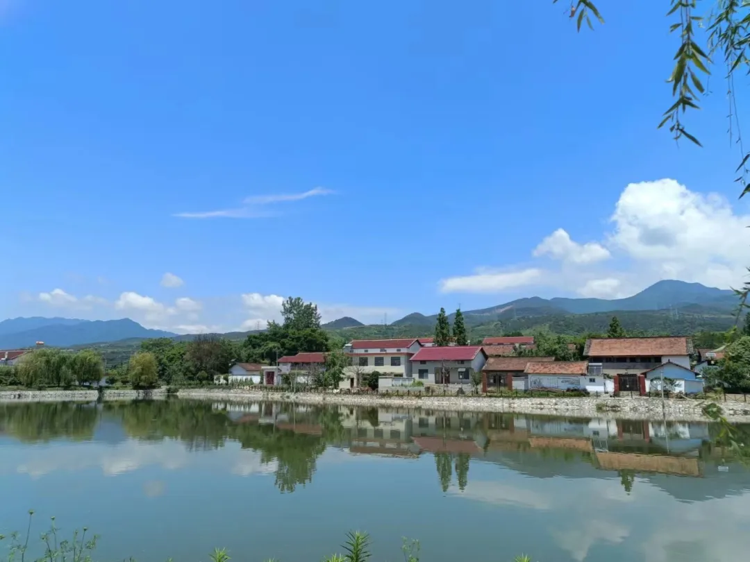 汉台区宗营镇杨家山村:泥墙房变身“黄金屋”