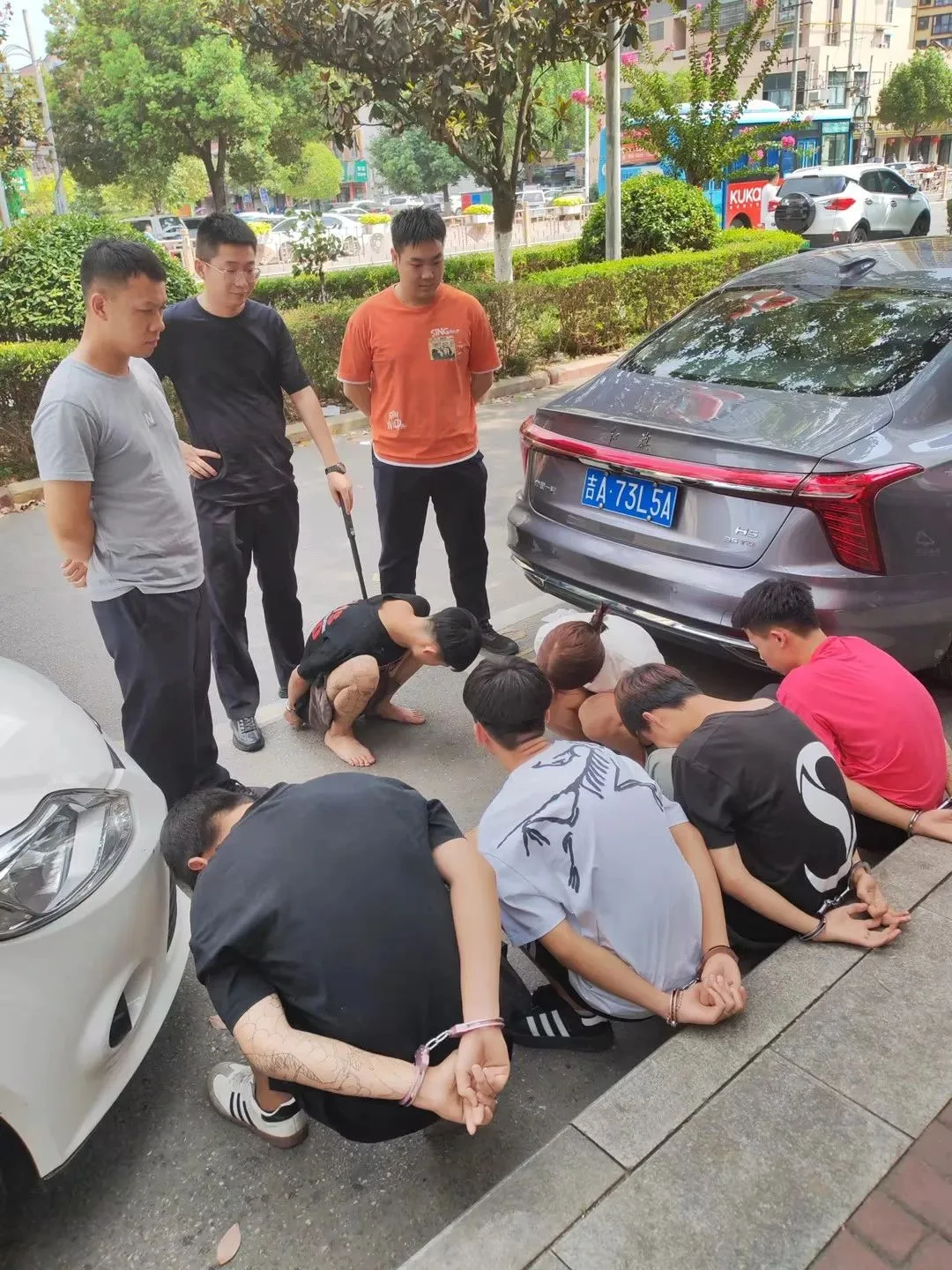 拉车门“碰运气”?汉中破获一起团伙盗窃案件