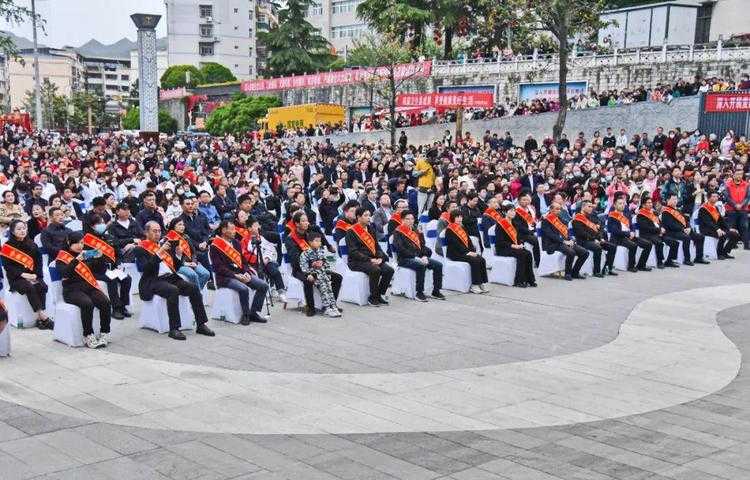 “梦回汉江源”交响音乐会在宁强县震撼奏响