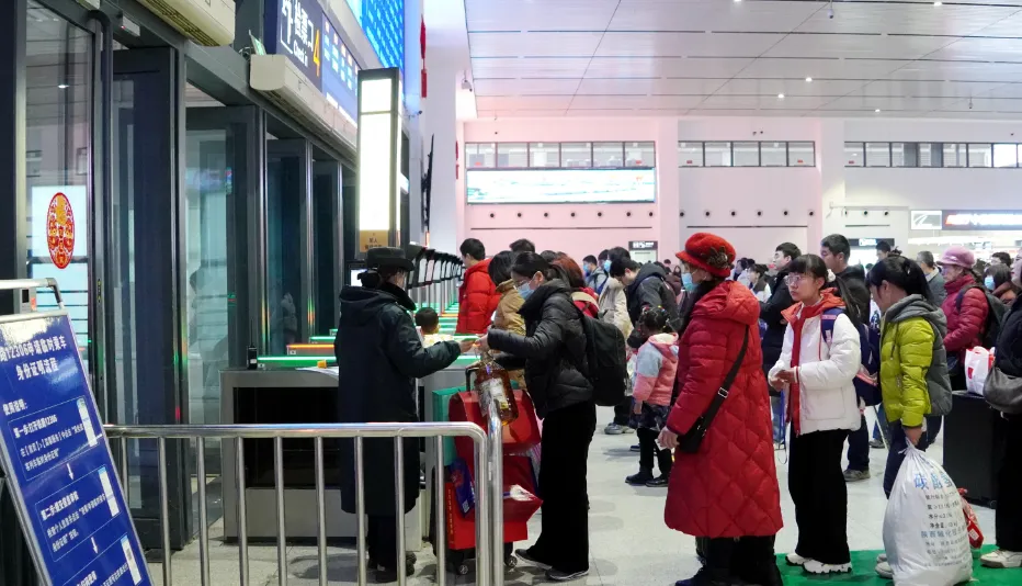 新春走基层｜护航春运 群众出行有保障