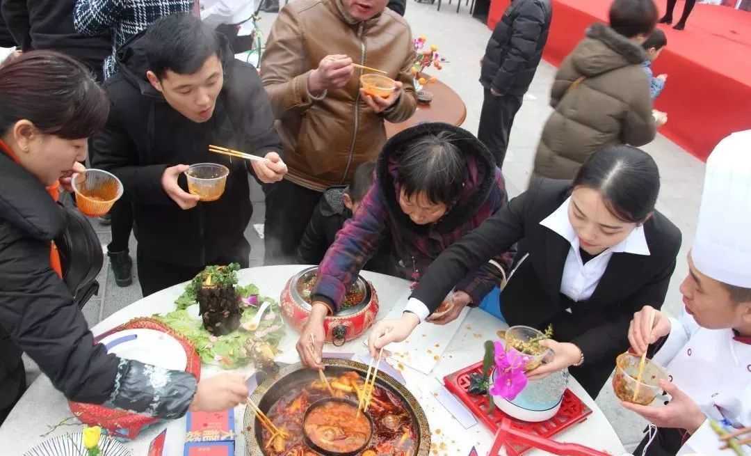 汉中市首届火锅文化厨师交流大赛圆满落幕！