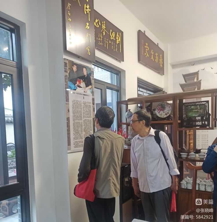 汉中老年大学诗词学会参访王蓬文学馆纪实