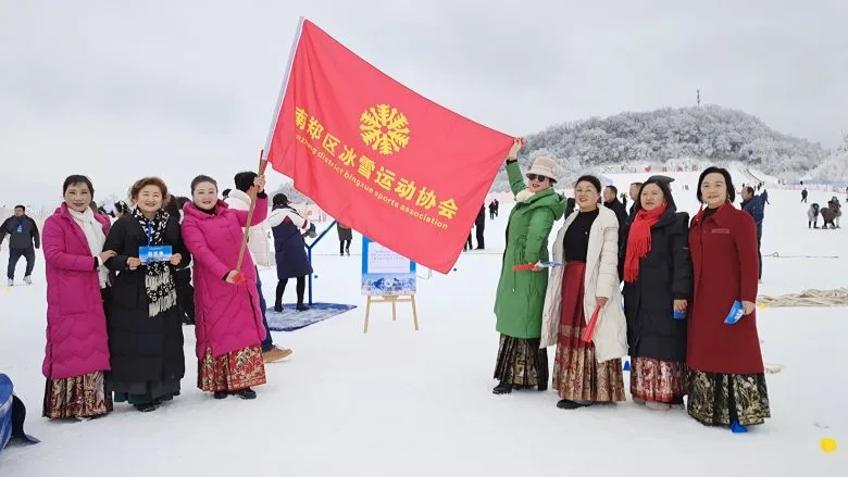 汉中市冰雪嘉年华南郑分会场暨龙头山第六届云端冰雪季盛大启幕插图2 汉中市冰雪嘉年华南郑分会场暨龙头山第六届云端冰雪季盛大启幕插图2