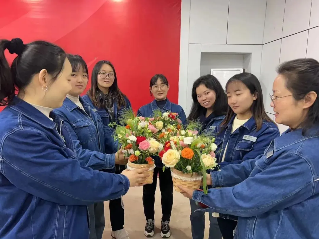 国网汉中供电公司：巾帼撑起“半边天” 流光溢彩庆“三八”