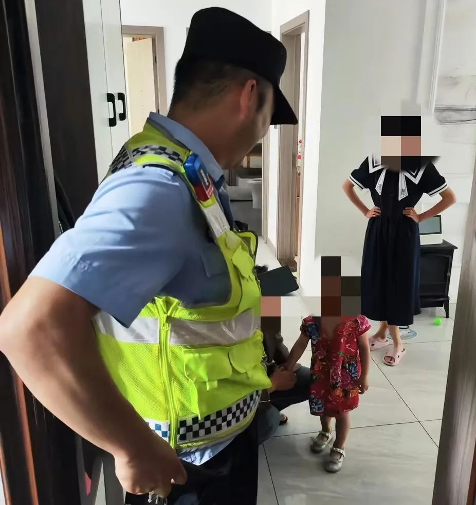 两岁萌娃溜出家,民警化身奶爸找到家