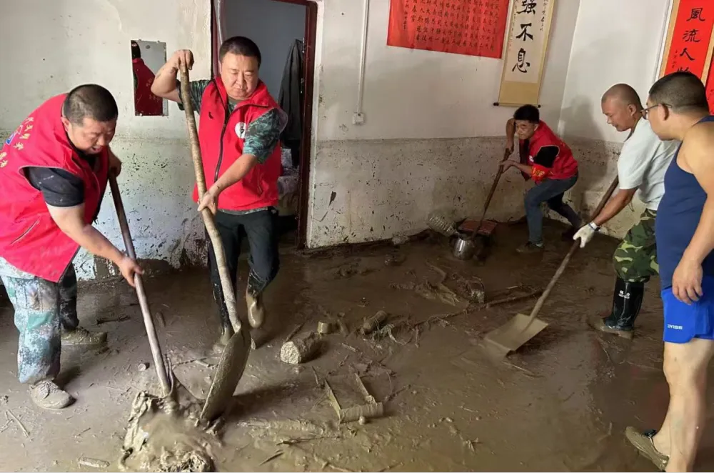 新华社:点滴之间见真情 灾后重建树信心