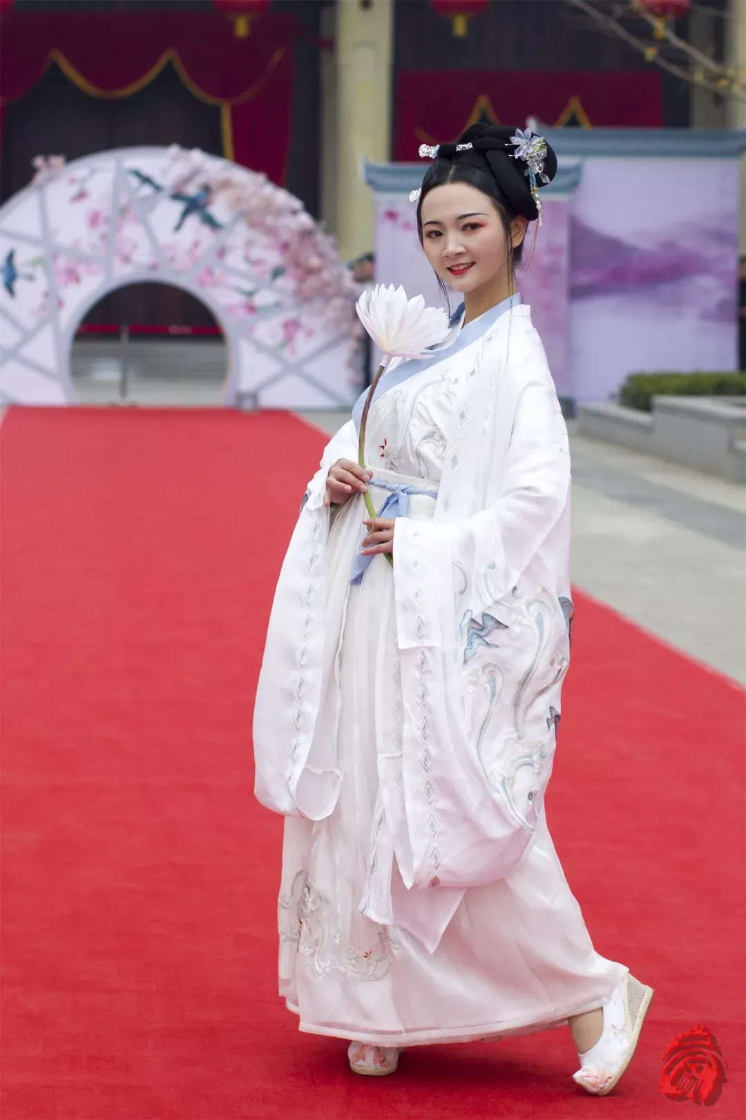 2025“盛世迎华诞·万人游汉中”汉服嘉年华10月1日启幕，沉浸式体验汉韵风华！