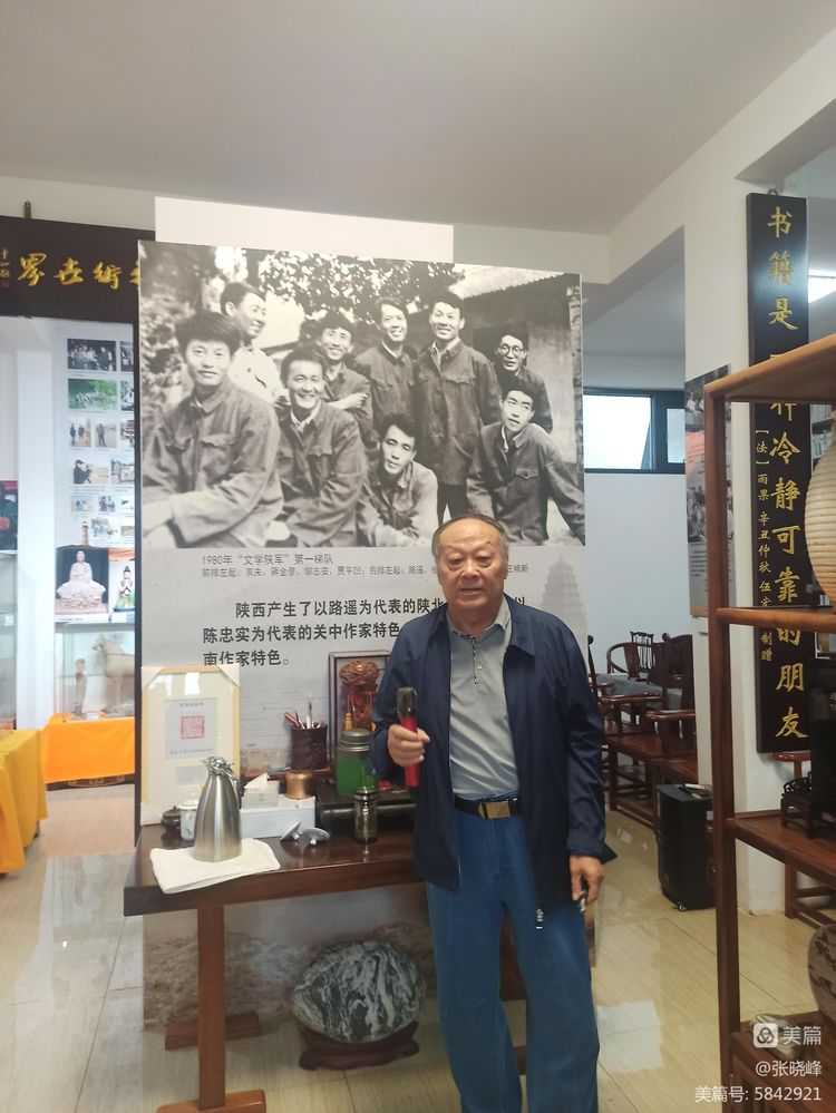 汉中老年大学诗词学会参访王蓬文学馆纪实