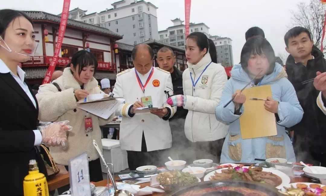 汉中市首届火锅文化厨师交流大赛圆满落幕！