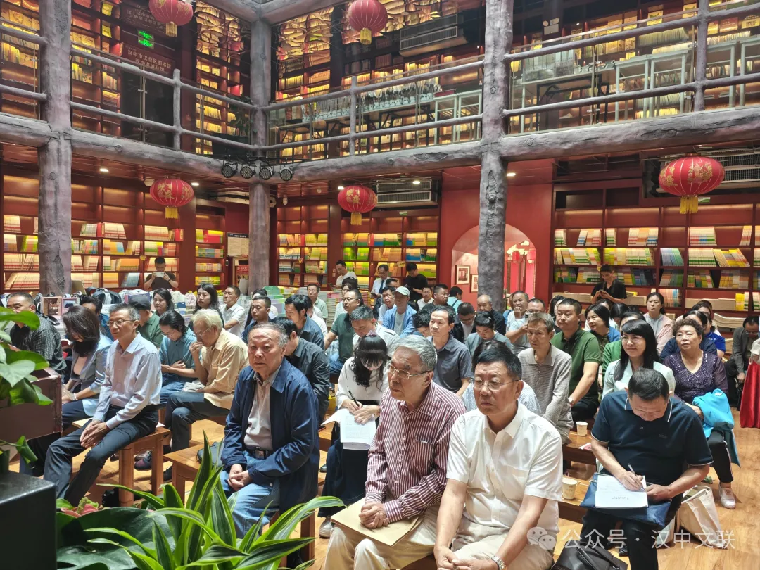 张芳文艺抗战主题长篇小说《左明》读书分享会在汉中书城举行