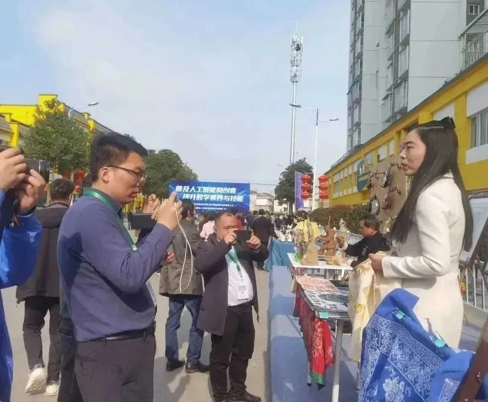 “网络媒体看汉中”主题采访活动暨2023“云享汉中”短视频大赛在城固启动
