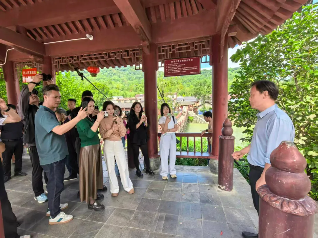 “缤纷秋季·趣游西乡”网络主题宣传活动走进西乡