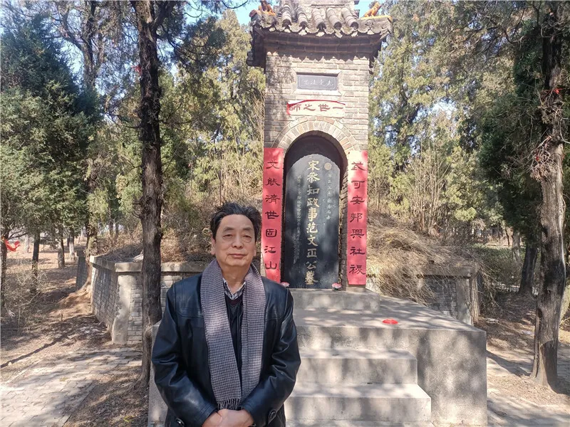 李振峰:三访范园