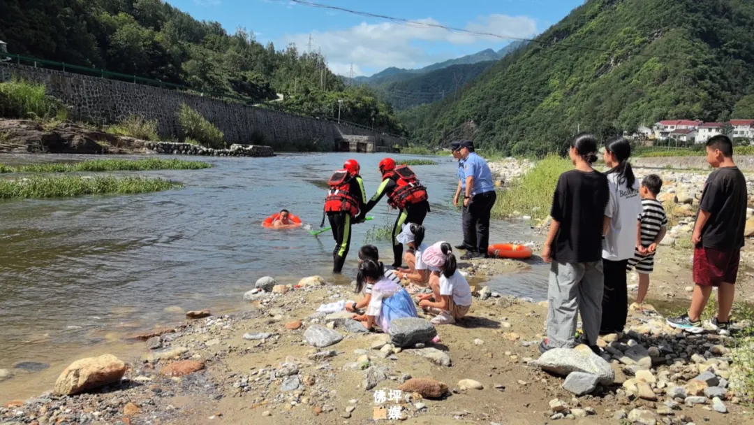 22℃的佛坪夏季清又凉，但请别做“孤泳者”！佛坪全面筑牢夏日防溺水“安全堤”→