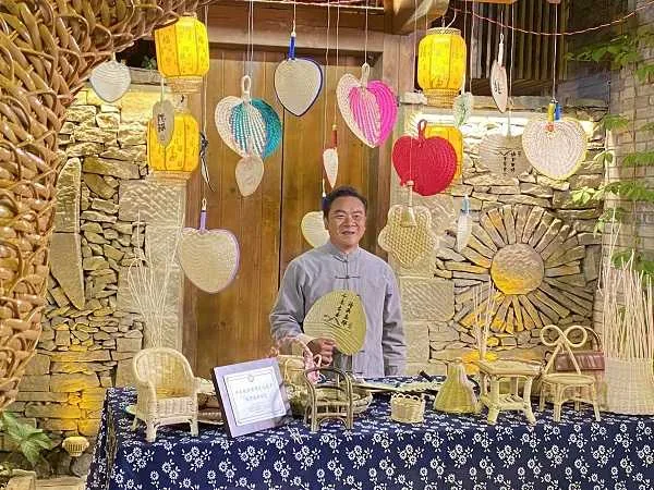 李振峰：南郑藤编赋