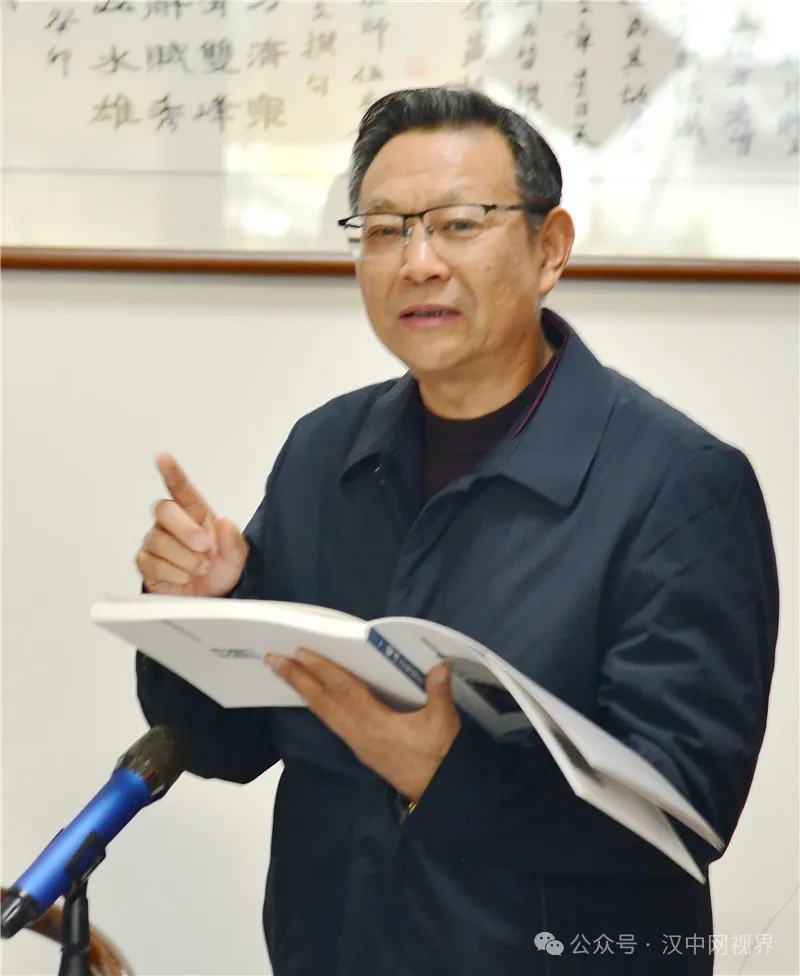张纪平摄影新著发布座谈会召开