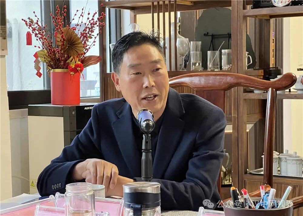 张纪平摄影新著发布座谈会召开
