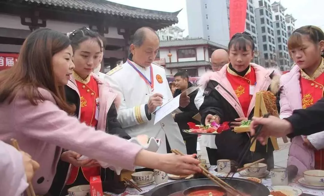 汉中市首届火锅文化厨师交流大赛圆满落幕！