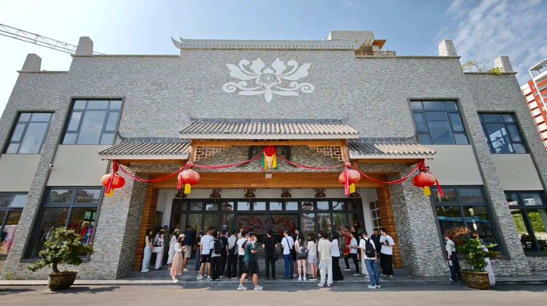 不打样、不描线，落针即成画！宁强羌绣，针尖上的千年羌乡文脉
