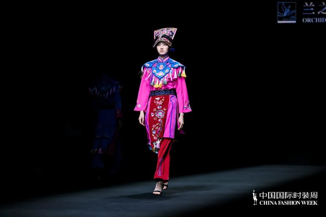 汉中非遗服饰亮相中国国际时装周！