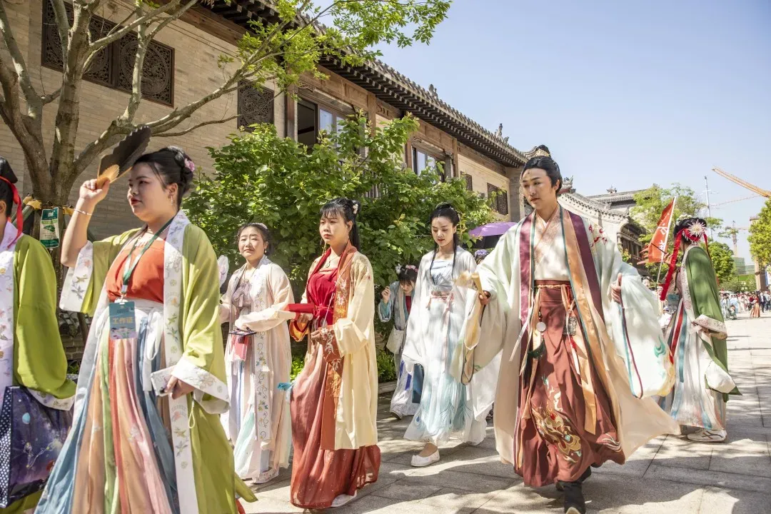2025“盛世迎华诞·万人游汉中”汉服嘉年华10月1日启幕，沉浸式体验汉韵风华！