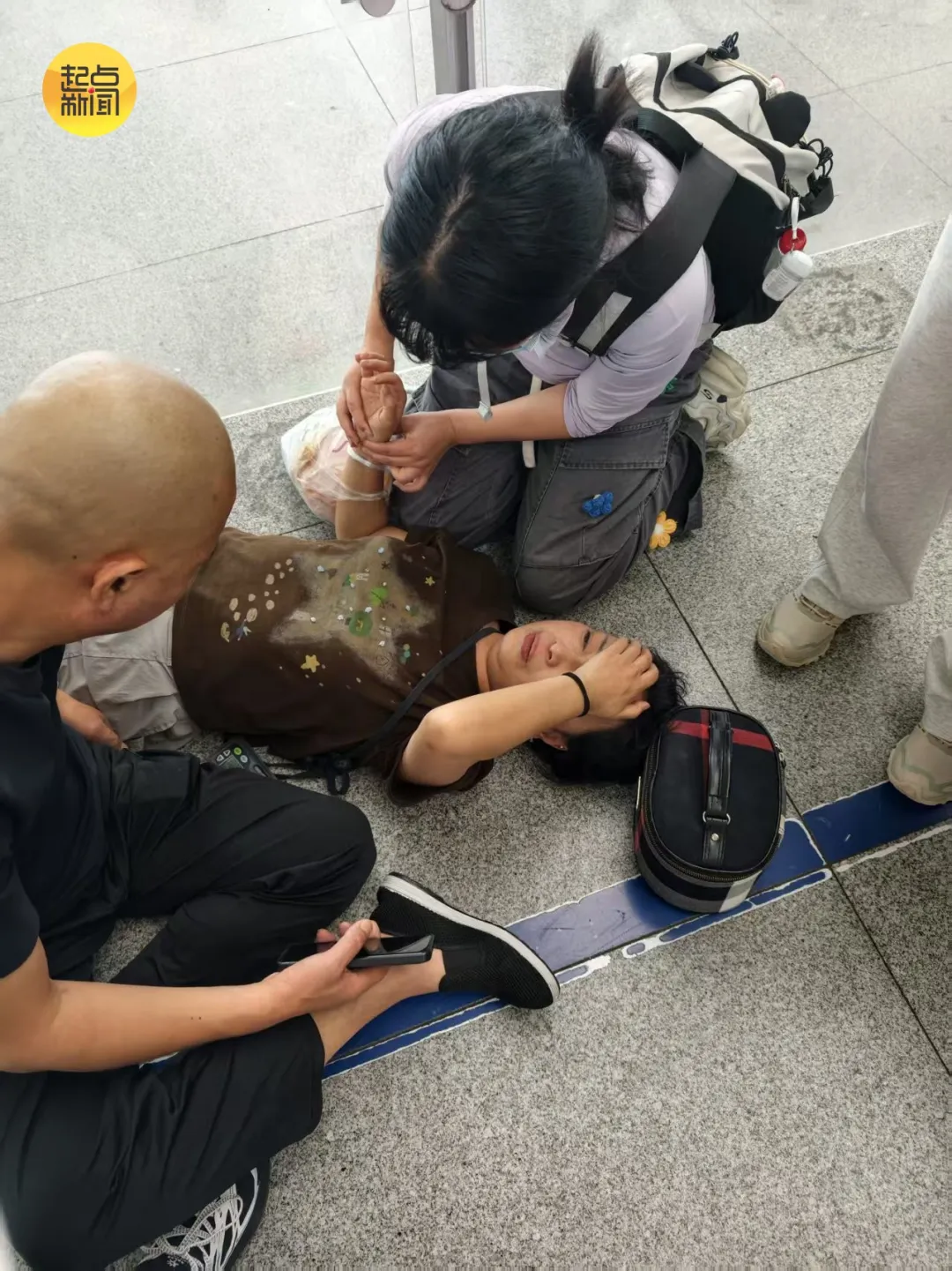 成都高铁检票口上演暖心急救 汉中市人民医院护士团队挺身而出显担当