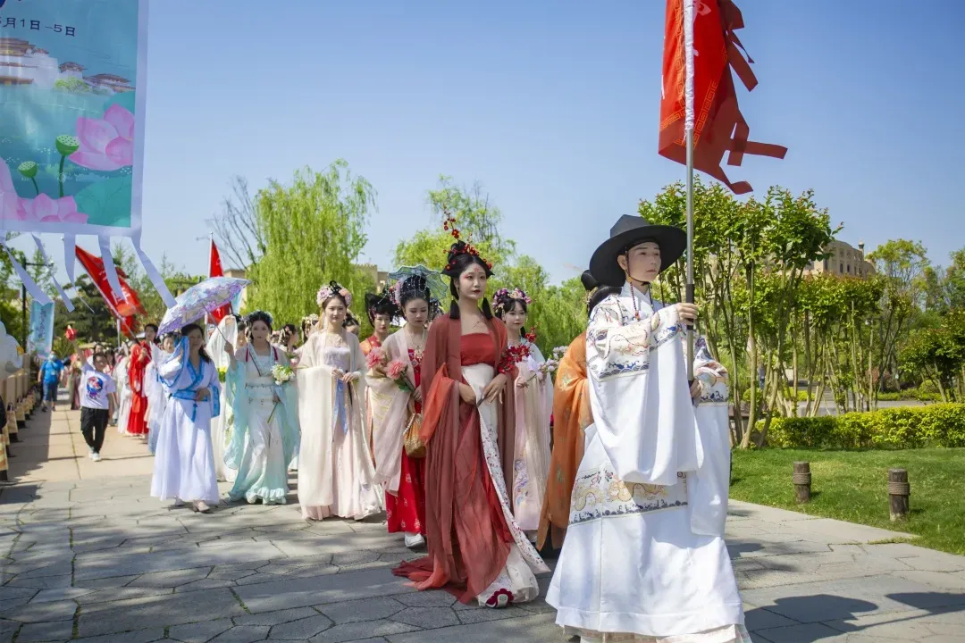 2025“盛世迎华诞·万人游汉中”汉服嘉年华10月1日启幕，沉浸式体验汉韵风华！