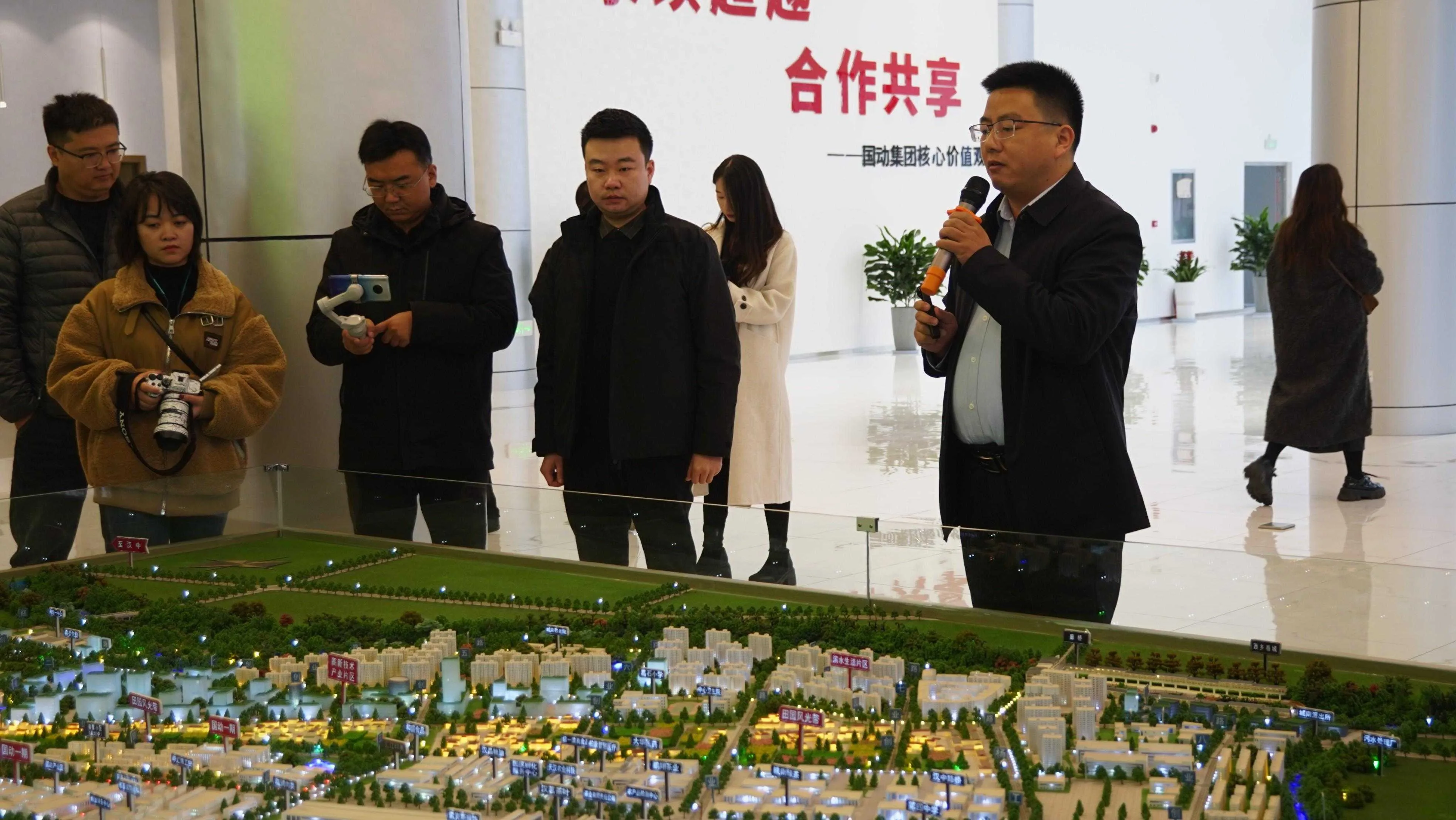 走进园区看变化!2023网络媒体看西乡主题采访活动顺利举行