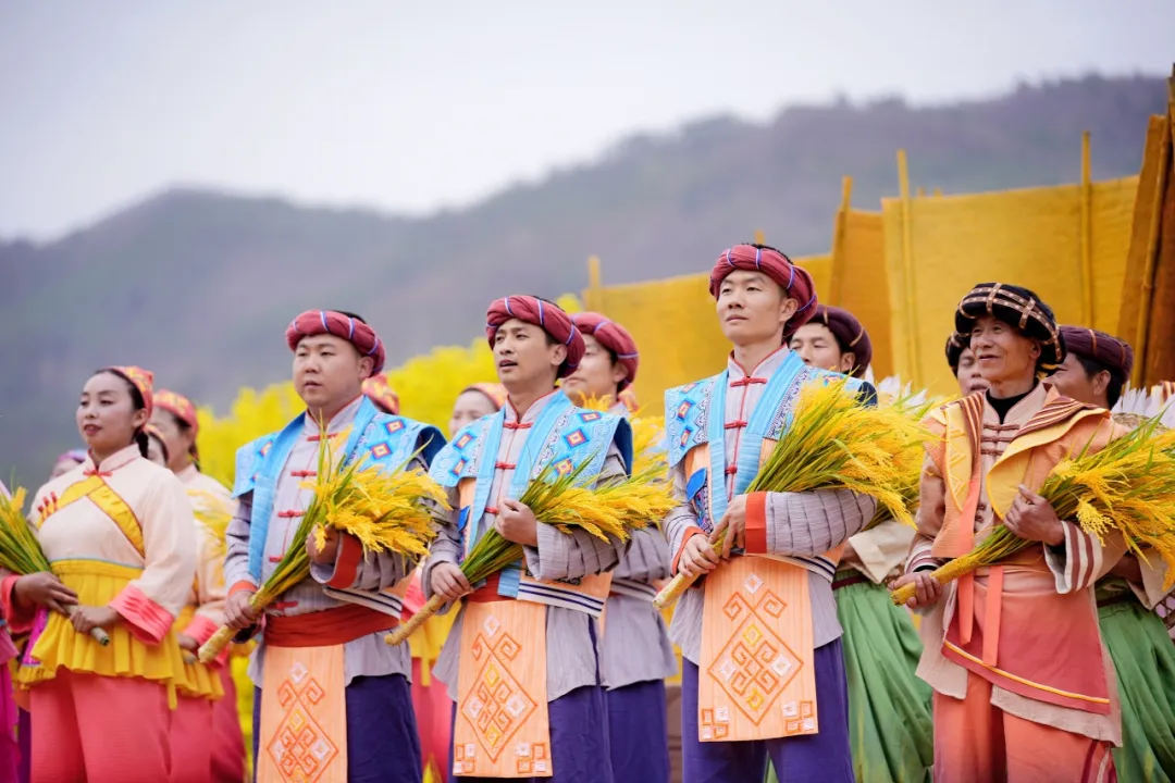 2025年全国春季“村晚”示范展示暨陕南民歌实景剧《风起巴山》首演圆满落幕！