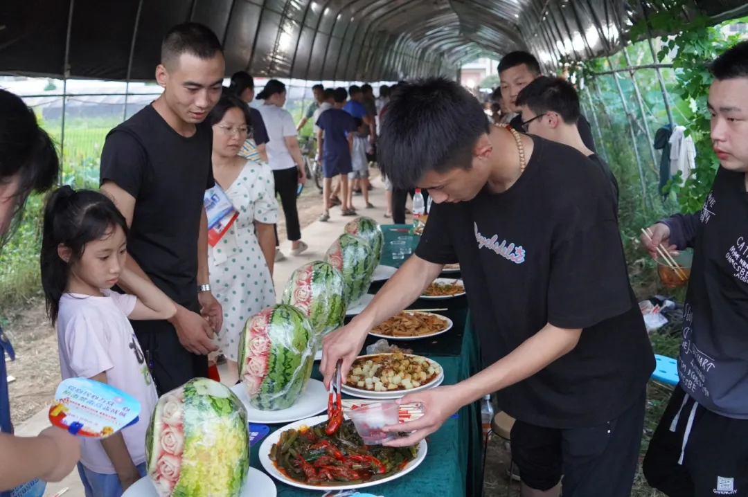 汉台铺镇第三届小龙虾啤酒节开幕啦!嗨“啤”一“虾”~