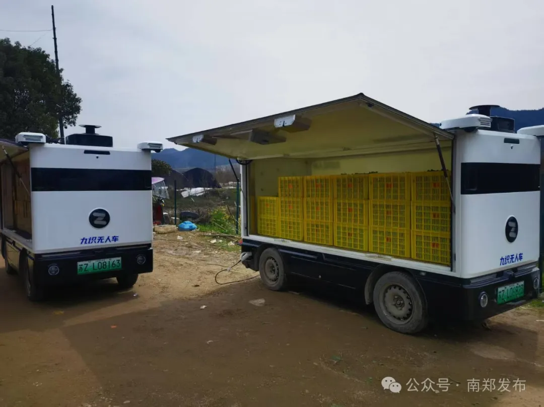 汉中田间地头出现无人运输车
