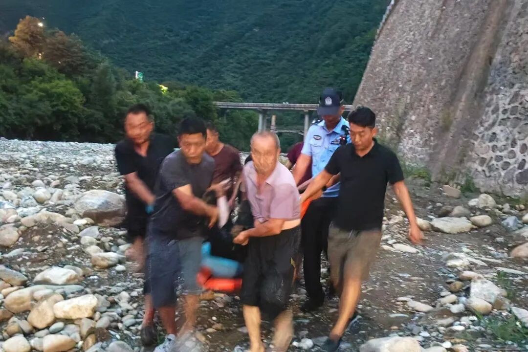 2分钟到场，5分钟救人！为他们点赞！