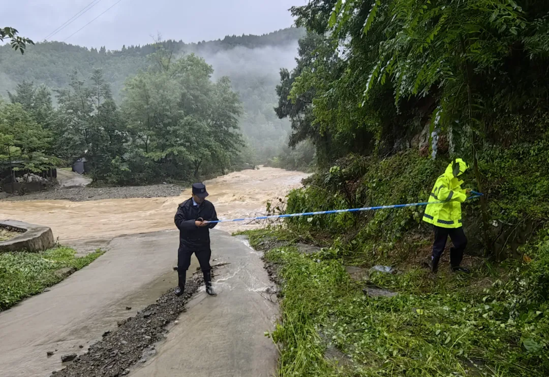 汉中撤离7349户17513人,多条道路交通管制