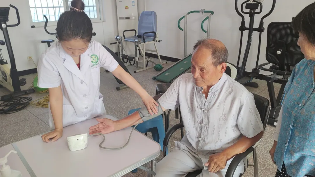 汉台区开展第八次残疾预防日宣传教育活动