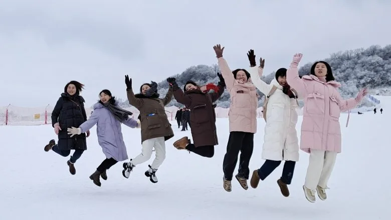 汉中市冰雪嘉年华南郑分会场暨龙头山第六届云端冰雪季盛大启幕插图4 汉中市冰雪嘉年华南郑分会场暨龙头山第六届云端冰雪季盛大启幕插图4