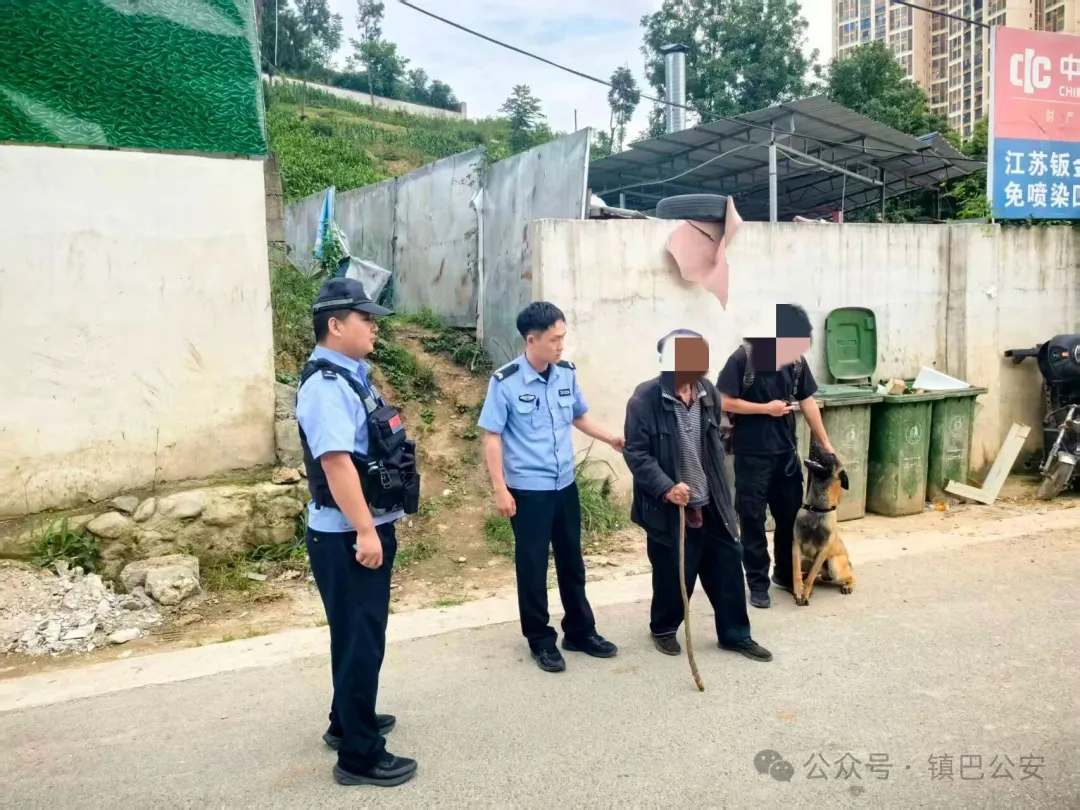 镇巴民警进山搜寻，找回走失九旬老人