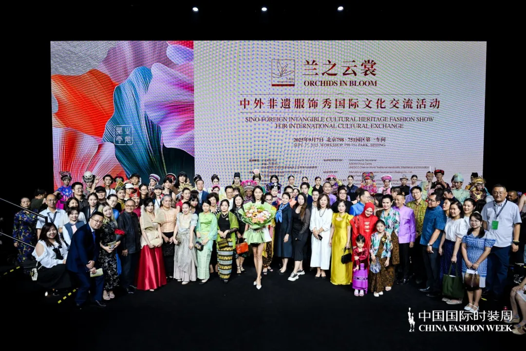 汉中非遗服饰亮相中国国际时装周!