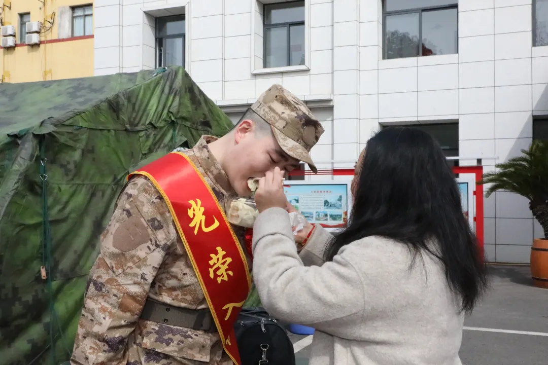 汉中市2025年春季新兵顺利启程