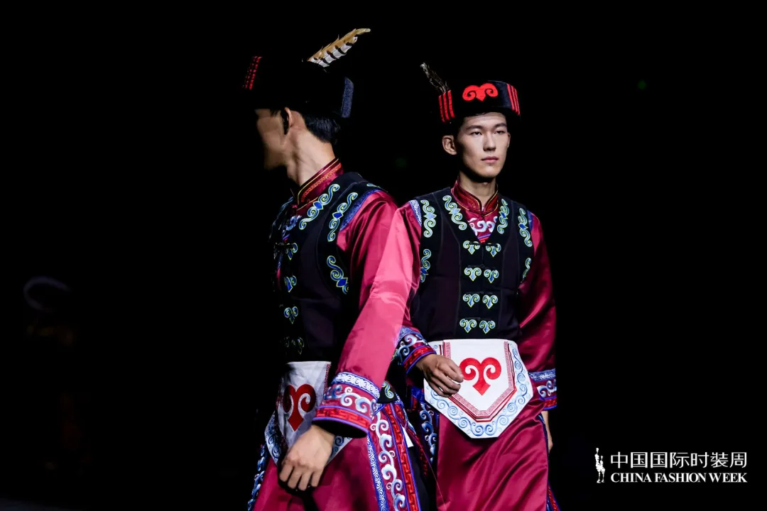 汉中非遗服饰亮相中国国际时装周！