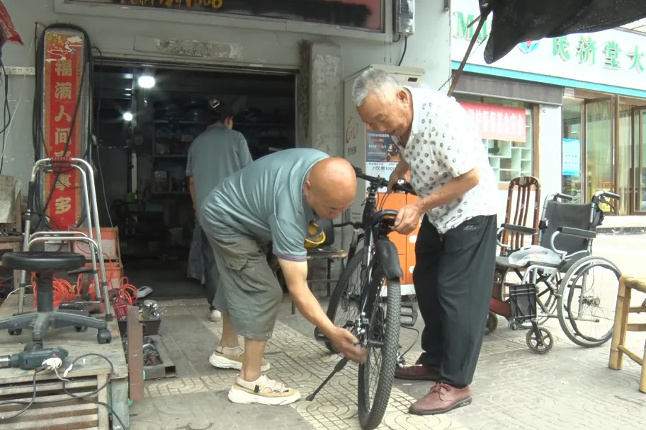 一把钥匙一份情,汉台小巷深处的“快修侠”