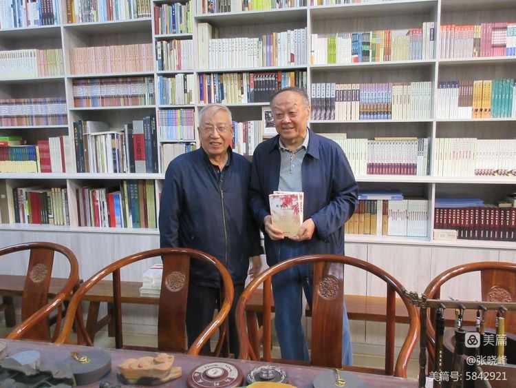 汉中老年大学诗词学会参访王蓬文学馆纪实